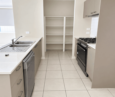 Spacious & Stylish Family Living! - Photo 3