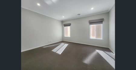 Stunning Four-Bedroom Home in Jubilee Estate - Photo 2