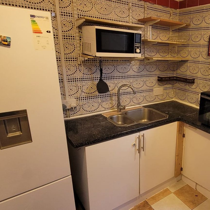 Studio Flat, High Street Harlesden, NW10 - Photo 1