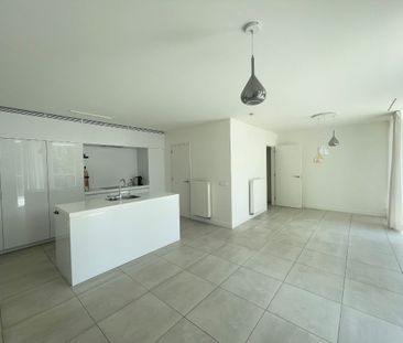 Luxueus appartement met groot terras en autostaanplaats. - foto 4