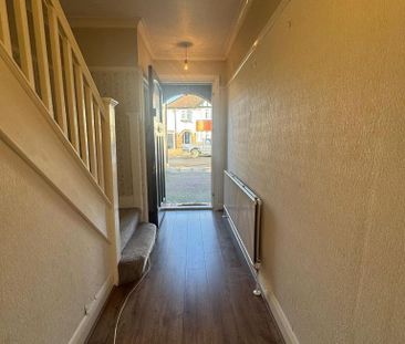 3 bedroom semi-detached house to rent - Photo 1