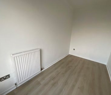 Price £950 pcm - Available Now - Unfurnished - Photo 6