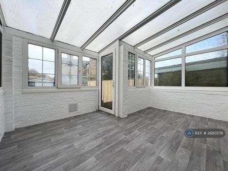 3 bedroom terraced house to rent - Photo 5