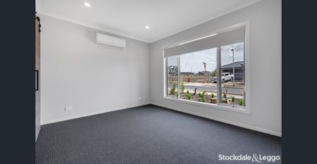 Luxurious Living Awaits in Redstone! - Photo 3