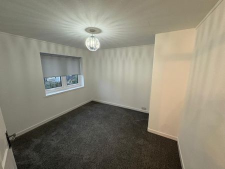 2 bedroom end of terrace house to rent - Photo 2