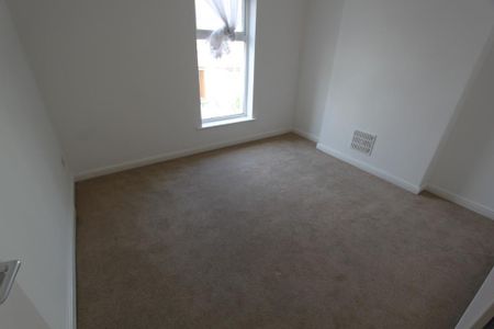 2 bedroom end of terrace house to rent - Photo 3