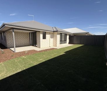 Brand New Modern Family Home with Quality Finishes in Prime Location - Photo 2