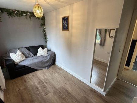 3 bedroom detached house to rent - Photo 2