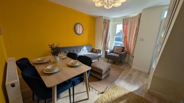 3 bedroom end of terrace house to rent - Photo 1