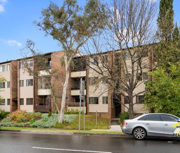 Great Unit Opposite Train Station - Photo 4