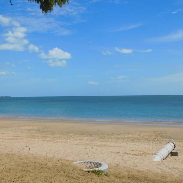 BEAUTIFUL OCEAN VIEWS - LARGE UNIT ON THE ESPLANADE - Photo 1