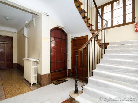 Logement à Paris, Location meublée - Photo 2