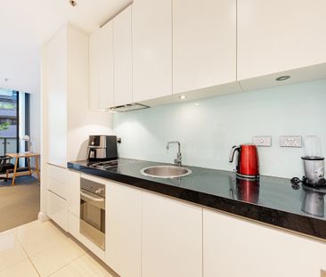 806/8 Glen Street, Milsons Point NSW 2061 - Apartment For Rent | Do... - Photo 3