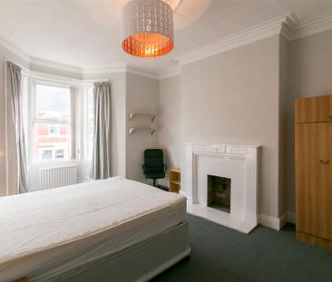 3 bedroom flat to rent - Photo 3