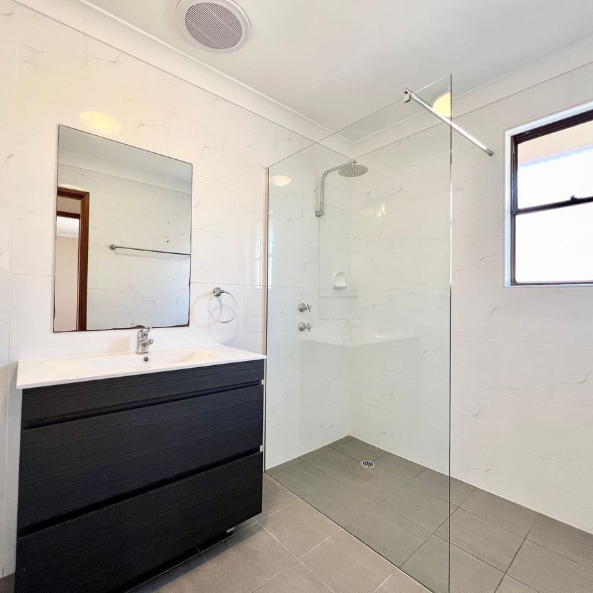 Neat and Tidy Villa in Great Location! - Photo 1