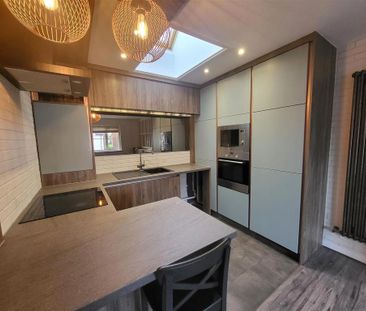 2 bedroom coach house to rent - Photo 1