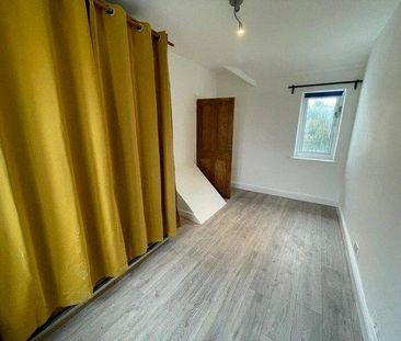 3 bedroom end of terrace house to rent - Photo 2