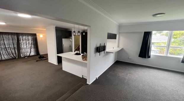 Lovely family home Opaheke - Photo 1