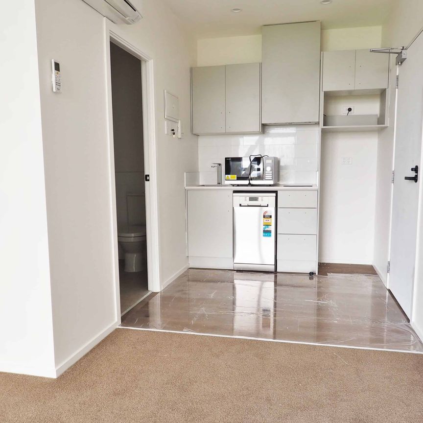 Studio living! - Photo 1