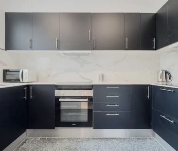 Carrer del Rosselló, Barcelona, Catalonia 08008 - Photo 4