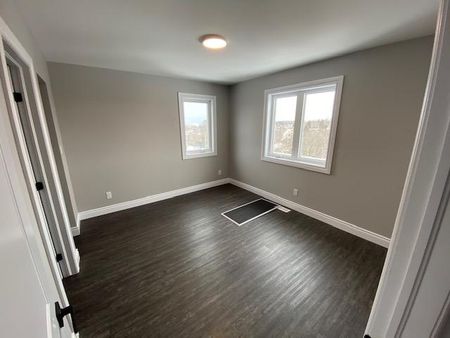 65 Gardiner St - Unit 2, 4 bed, 4 bath STUDENT RENTAL AVAILABLE MAY 2025 - Photo 3