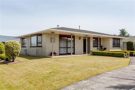 Three Bedroom Family Home in Highlands Park - Photo 2