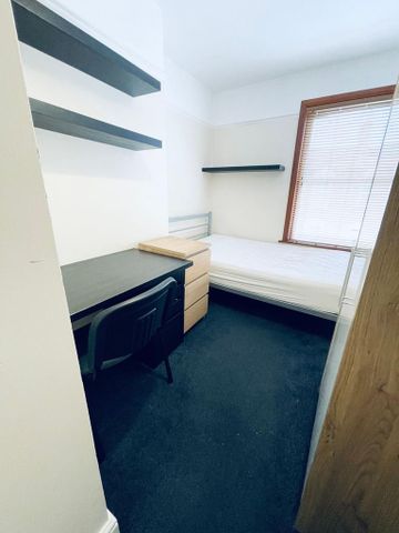 1 bedroom in a house share to rent - Photo 4