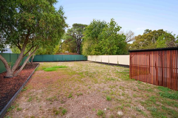 311 Larter Street, Canadian - Photo 1