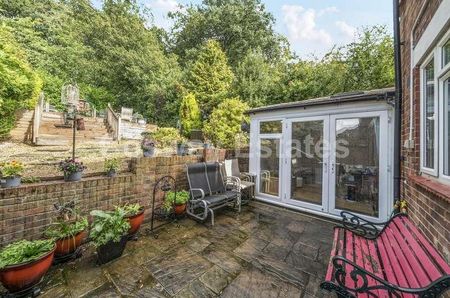 The Reddings, Mill Hill, NW7 - Photo 3