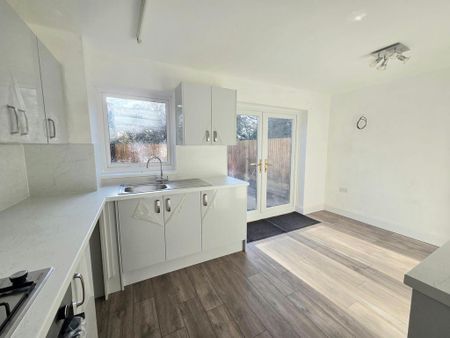 3 bedroom semi-detached house to rent - Photo 5