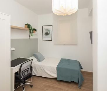 Carrer Olimpia Arozena Torres, Valencia, Valencian Community 46018 - Photo 3