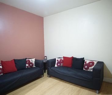 5 bedroom semi-detached house to rent - Photo 2