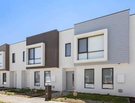 Modern Townhouse in Fraser Rise - Photo 5