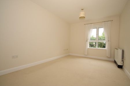 Heathside Crescent, Woking - Photo 2