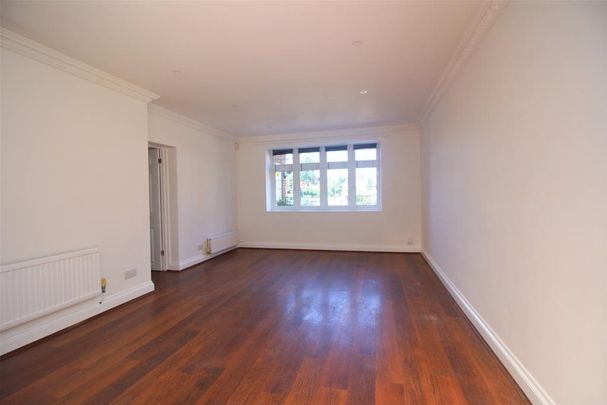 4 bedroom end of terrace house to rent - Photo 1