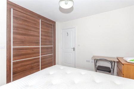 6 bedroom semi-detached house to rent - Photo 5