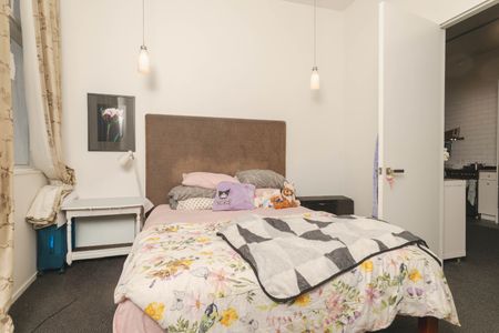 City Charm - Photo 3