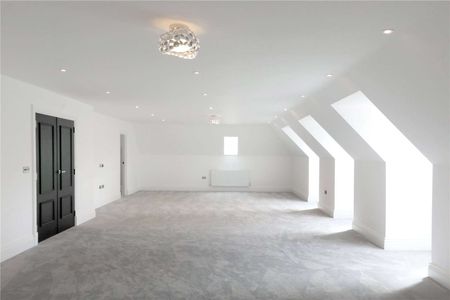 A magnificent, detached, new build, family home of over 9,000 sqft, spread over four floors. - Photo 2