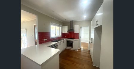 Cosy Family 3 Bedroom Home in Macleod - Photo 5