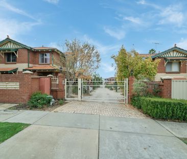 Delightful Two-Storey Townhouse in a Secure Complex - Photo 6