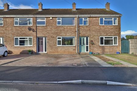 3 Bedroom - Photo 3