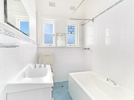 Bright and conveniently located 1 bedroom - Photo 4