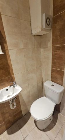 Sheffield Drive, Romford RM3, London - Photo 4