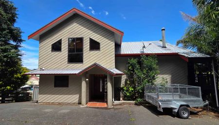 Spacious 4 bedroom family home! - Photo 2