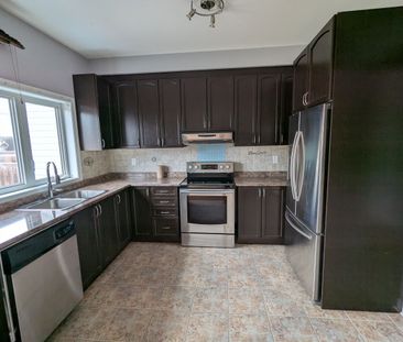 For Lease - 93 Pearcey Crescent, Barrie, Ontario - Photo 5