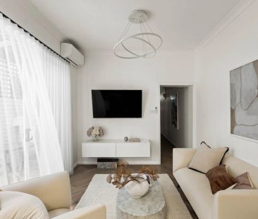 Renovated, Part-Furnished Urban Sanctuary in Redfern's Sought-After... - Photo 3