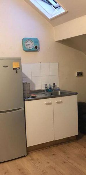 Mixed use to rent - Photo 1