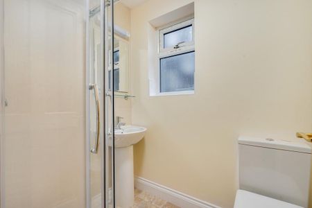 1 bedroom ground floor flat to rent - Photo 5
