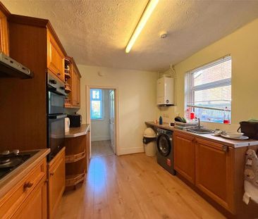3 bedroom semi-detached house to rent - Photo 4