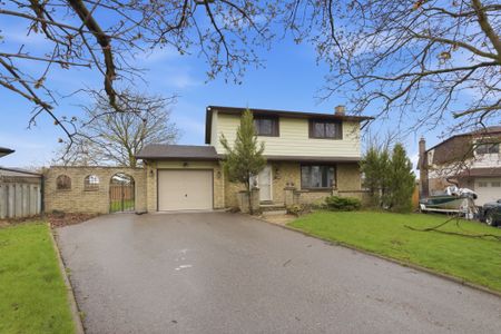 For Lease - 536 Lisbon Court, Oshawa, Ontario - Photo 5